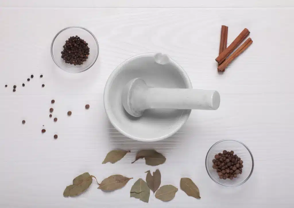 Méthode pour moudre des grains de cafés sans moulin