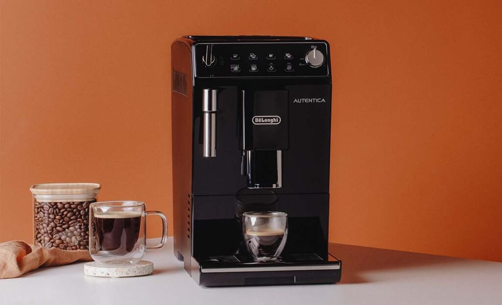 Une machine à café delonghi Autentica